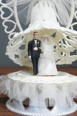 Vintage Art Deco Wedding Topper Sugar Sculpture Groom Bride Bell Lace Stand