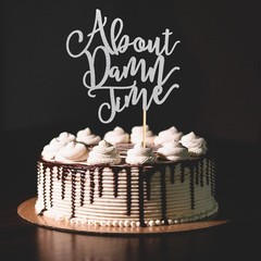Versatile Silver Glitter Cake Decoration – Perfect for Weddings & Anniversaries