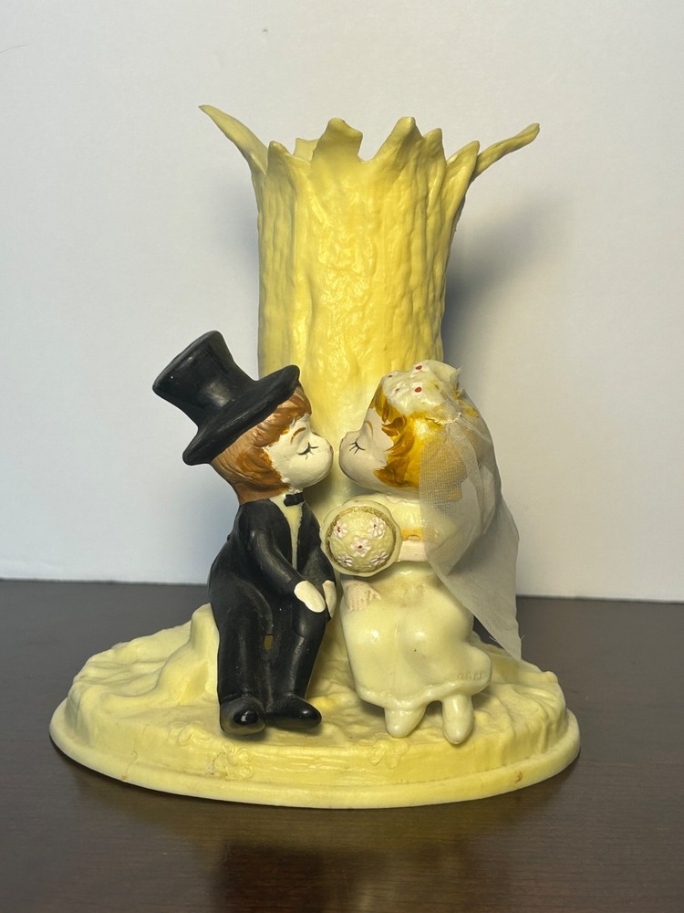 VINTAGE 1971 Wilton Bride & Groom Kissing On Tree Wedding Cake Topper Vase MCM