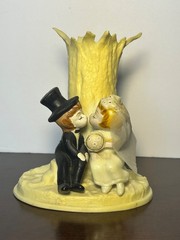 VINTAGE 1971 Wilton Bride & Groom Kissing On Tree Wedding Cake Topper Vase MCM
