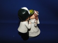 New Green Bay Packers Kissing Bride & Groom Wedding Cake Top figurine with cap