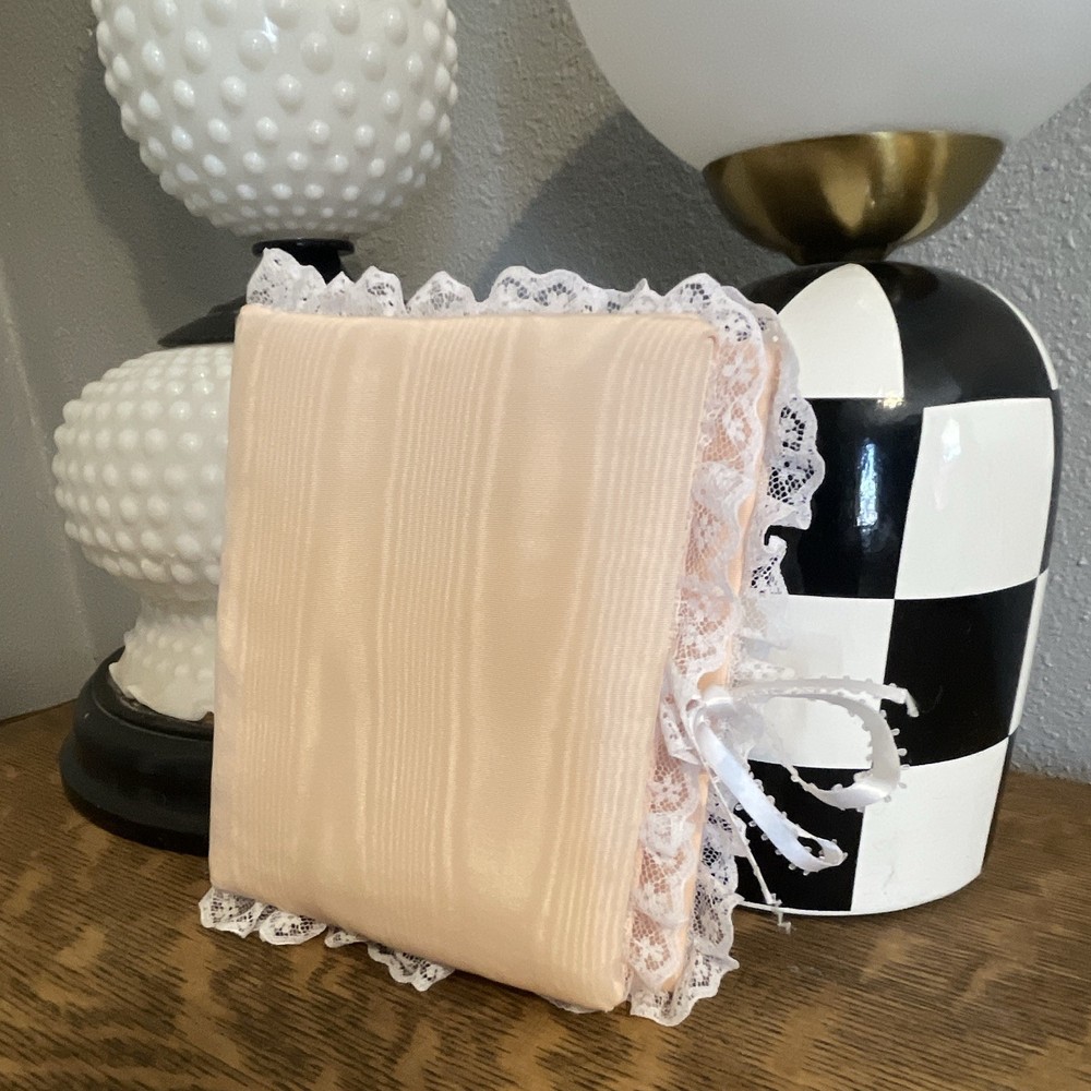 Vintage peach and lace 4 x 6 photo album with bow 1990s