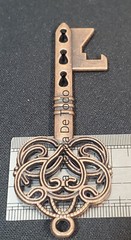 NICE SWANKY SPECIAL OCCASION PARTY FAVORS SKELTON KEY BOTTLE OPENER 5 LOT READ