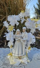 Porcelain Wedding Bride & Groom VTG Topper w/Floral Decor & Rings. Hong Kong