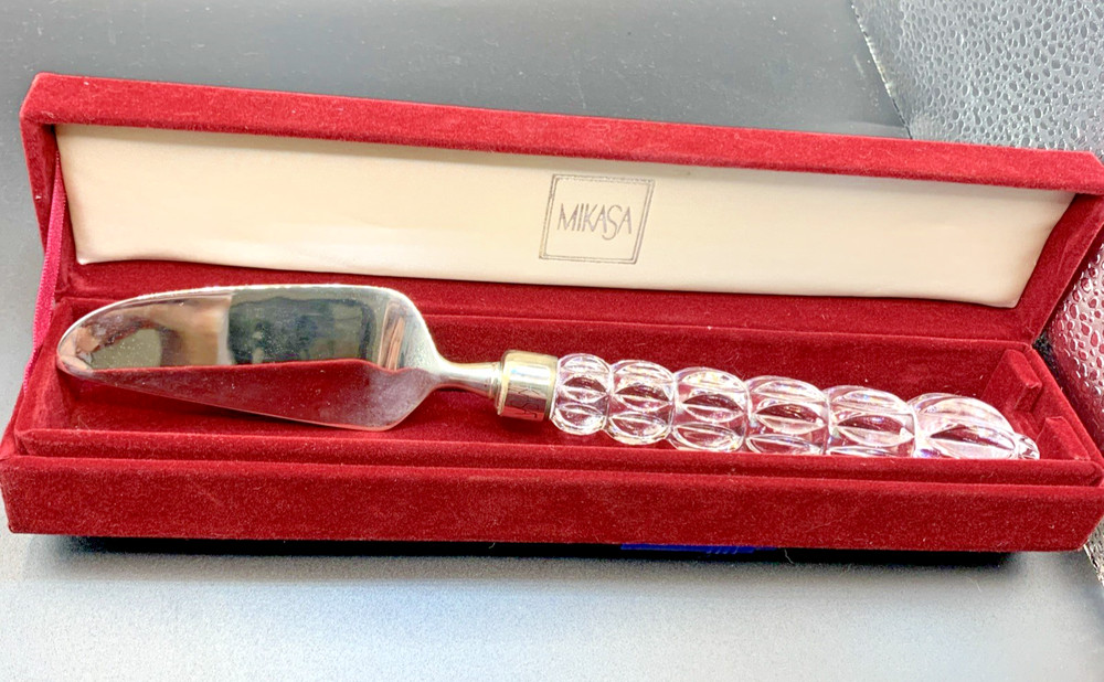 Mikasa 9 1/2″ Silver Plate Cake Server W/ Crystal Handle W/Box Wedding Pie