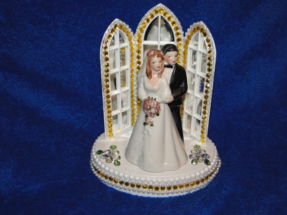 New Chapel Church Mirrored Windows Cake topper with Bride & Groom & Golden Decor