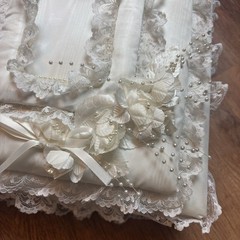 VINTAGE 1980’S WHITE PADDED HANDMADE WEDDING ALBUM LACE PEARL BEADS FLORAL