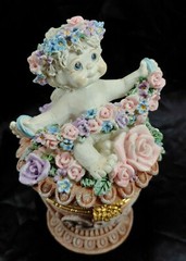 (2000) DREAMSICLES «Full Blossom» 11729 4 1/2″ hinged trinket box resin