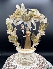 9″ Vtg Plastic Coast 1980 Novelty 50th Anniversary Gold Wedding Cake Topper
