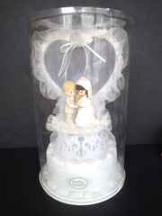 Precious Moments 10″ Wedding Cake Topper White Heart Beads Flowers Tulle Accents