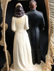 Vintage WEDDING CAKE TOPPER Chalkware Lace Arch Coast Novelty