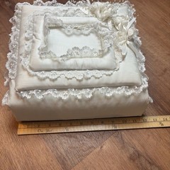 VINTAGE 1980’S WHITE PADDED HANDMADE WEDDING ALBUM LACE PEARL BEADS FLORAL