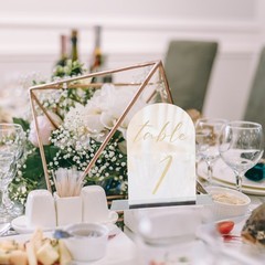 Arch Table Numbers 1-10 6″x4″ Acrylic Sign with Stand Single-Sided Mirror/Gold