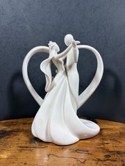 VTG Weddingstar Porcelain Cake Topper Dancing Couple w Heart 6″ 2004 Beautiful!