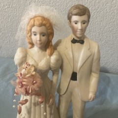 Vintage Ceramic Bride And Groom Wedding Cake Topper 8.5” In Tall 5”In Wide