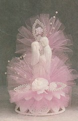 New Vintage Wilton «Lustrous Love» Wedding CakeTop, white porcelain,pink 117-623