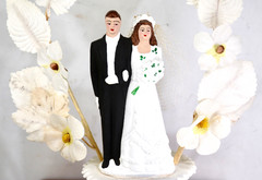 Vintage 1950’s CHALKWARE WEDDING CAKE Topper Arch Brunette Handpainted with Veil