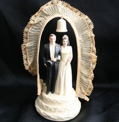 Vintage WEDDING CAKE TOPPER Chalkware Lace Arch Coast Novelty