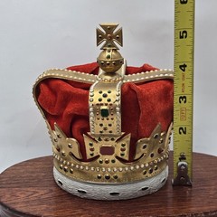 VTG INFANT OF PRAGUE Crown Hat Cake Topper Wilton #748 Plastic & Red Velvet