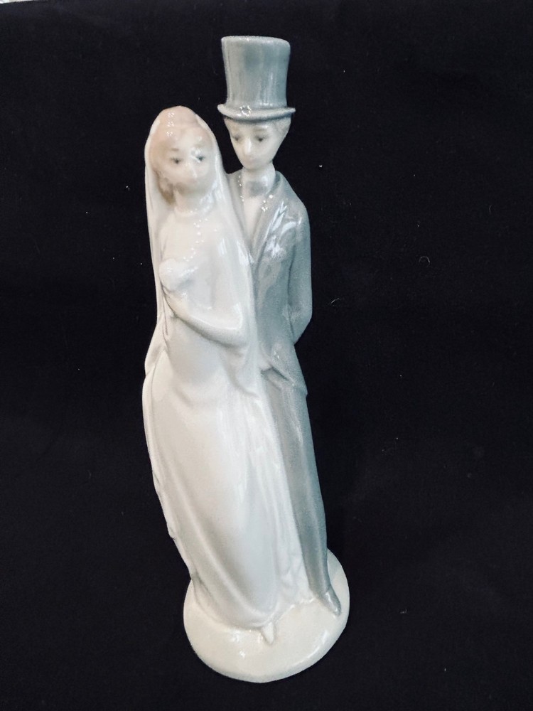 NAO by Lladro, Bride and Groom Porcelain Cake Topper – Vintage, Blonde Bride