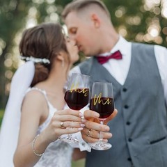 Mr and Mrs Wine Glasses Set of 2 for Engagement Bridal Shower, Mr&Mrs-Black