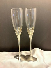Set of 2 Tall Stemmed Champagne Toasting Glasses Silvertone Hearts Love Wedding