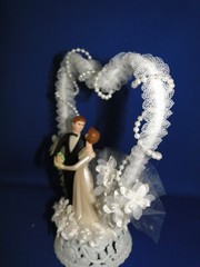 New Elegant Bride & Groom Wedding Cake Top with lacey beaded heart #146