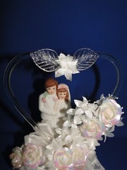New Elegant Bride & Groom Caketopper with rose floral array & white lace #202
