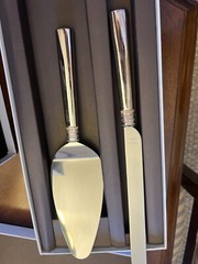 Vera Wang Wedding Cake And Knife Set And Champagne Glasses