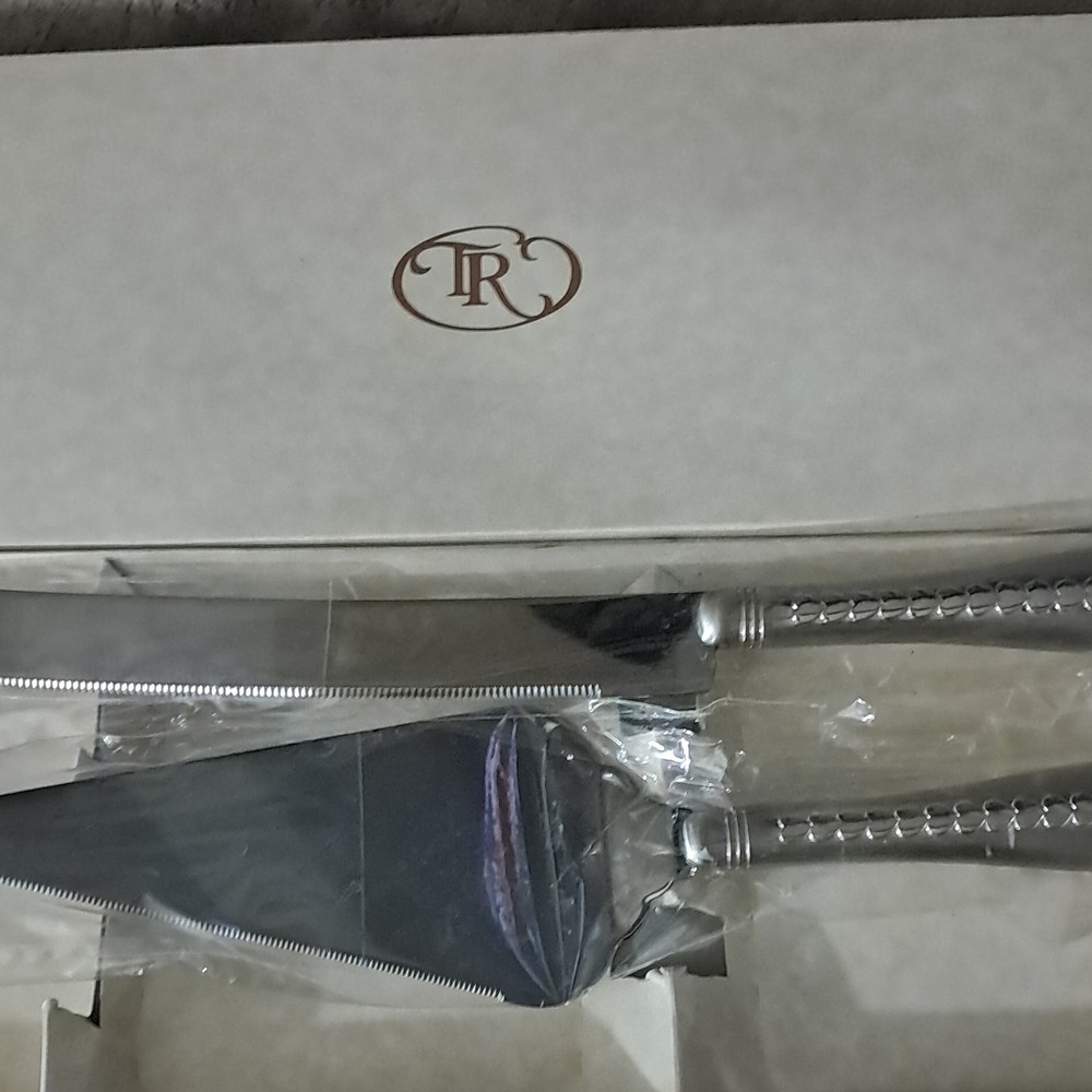 Things Remembered Silver Metal Cake Knife & Server Two-Piece Set