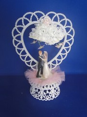 New Vintage Traditions Wedding Caketop Bride/Groom, white heart arch, pink #128P