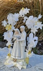 Porcelain Wedding Bride & Groom VTG Topper w/Floral Decor & Rings. Hong Kong