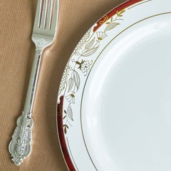 10″ White Round Salad Plates Red Gold Trim Party Wedding Disposable Tableware