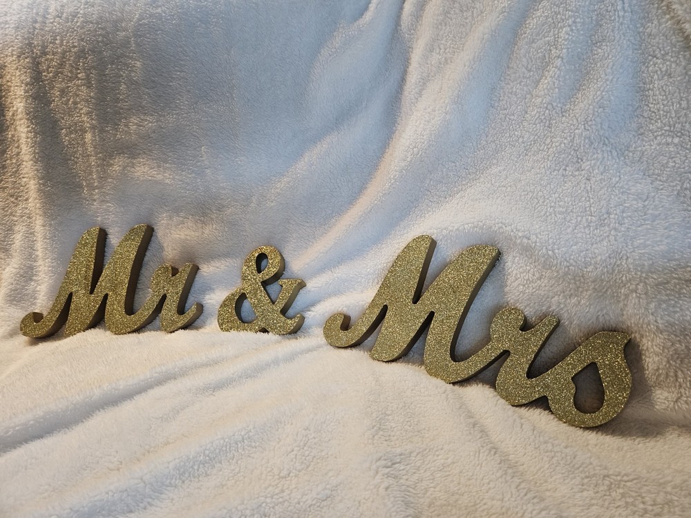 «Mr & Mrs» Gold Sparkle 3 Pc Wedding Sign Set