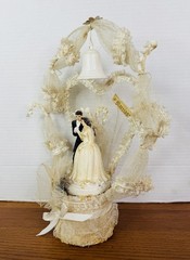 VTG BRIDE GROOM 1950s WEDDING CAKE TOPPER White Lace Bell MCM Light Marriage