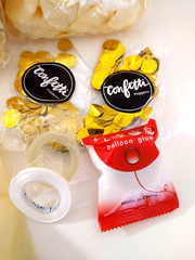 2080 Artificial Cream Flower Petals and 133 Balloons Confetti Event Party Supply