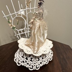 VTG 1940s 50s CHALKWARE WEDDING CAKE TOPPER BRIDE & GROOM Real Satin Dress