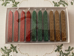 RECOLLECTIONS SEALING WAX STICKS 10 PC CHRISTMAS HOLIDAY COLORS RED, GREEN, GOLD