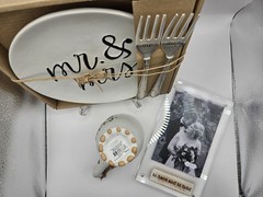 Wedding/Bridal shower gift set – Set includes Mr.&Mrs. cake plate, mug and frame