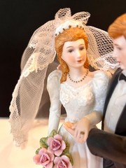 Lefton Porcelain Wedding Cake Topper & Figurine Groom & Bride w Lace Veil 1990