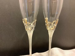 Set of 2 Tall Stemmed Champagne Toasting Glasses Silvertone Hearts Love Wedding