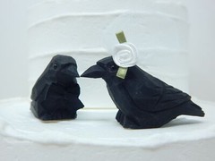 Raven Crow Cake Top Bride Groom Love Bird Dark Wedding Engage Carve Wood Statue