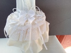 WEDDING TOPPER VTG COUPLE PORCELAIN WHITE FIGURES 8″ TALL SATIN & LACE RUFFLE