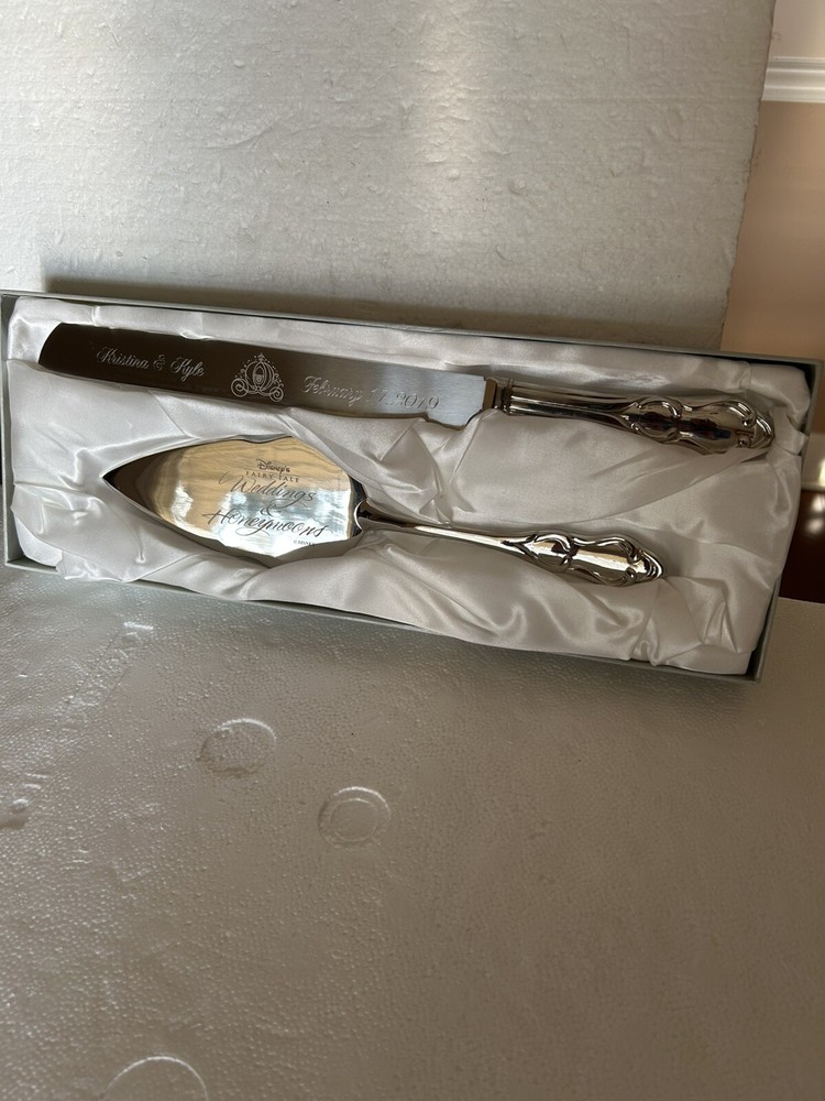 Disney’s Fairy Tale Weddings & Honeymoons Cake Knife & Server Set