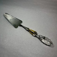 Mikasa Cake Pie Server 14” Stainless Steel Beveled Lucite Handle Gold Bolster