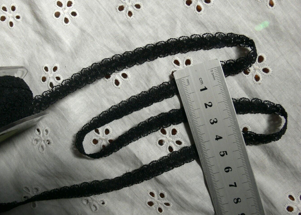 Polyester Scalloped Sides Lace BLACK 10mm Wide 5 Metres AR5