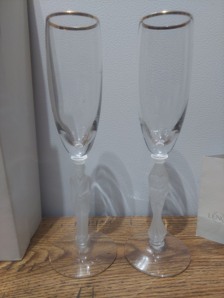 LENOX FROSTED BRIDE GROOM CHAMPAGNE TOASTING FLUTES GLASSES GOLD RIMMED TOPS