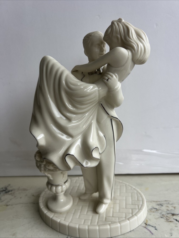 New LENOX Fine Bone China Wedding Promises Coll SWEPT AWAY 9 1/2″h Cake Topper