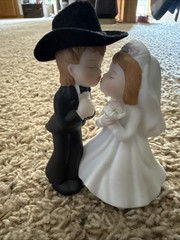 Lefton Western Bride & Groom Cake Topper Kissing Ceramic Wedding Figurines 1983