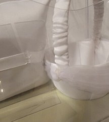 Darice VL414PB, Pillow Basket Rhinestone Heart Sheer Set, White, Wedding,.READ